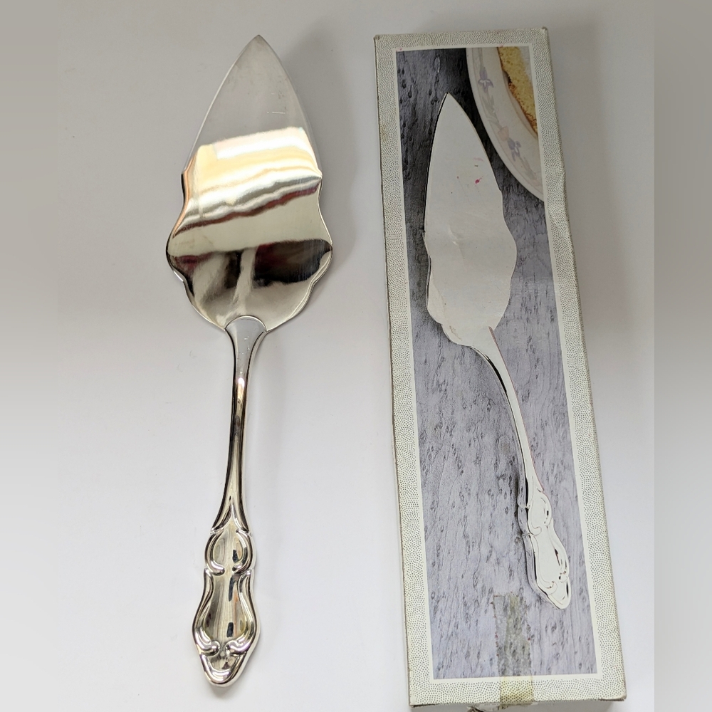 Vintage Elegance Silver Plated Cake Or Pie Server Lifter